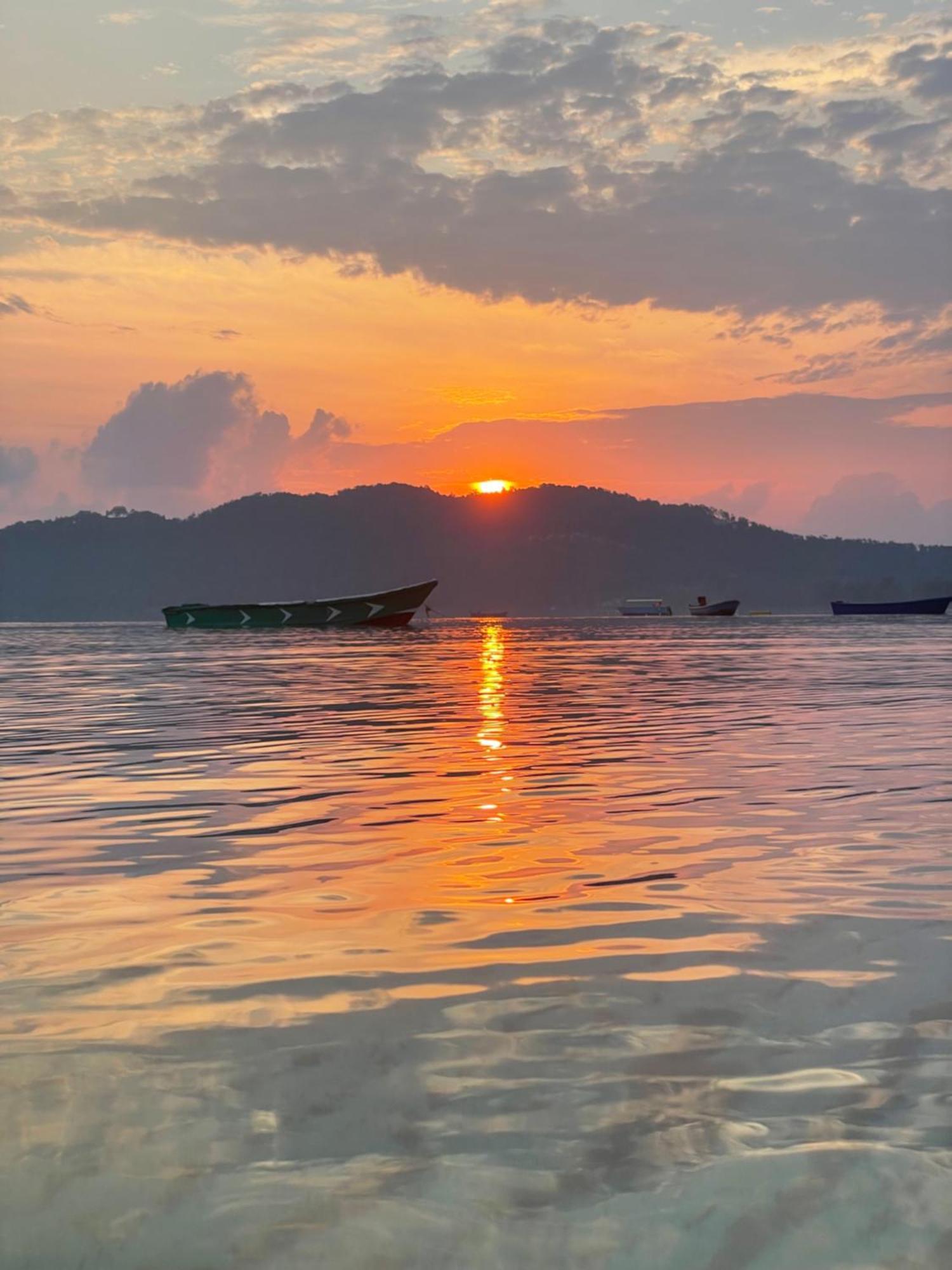 The Big Easy Koh Rong Samloem Hostel Koh Rong Sanloem Exterior photo
